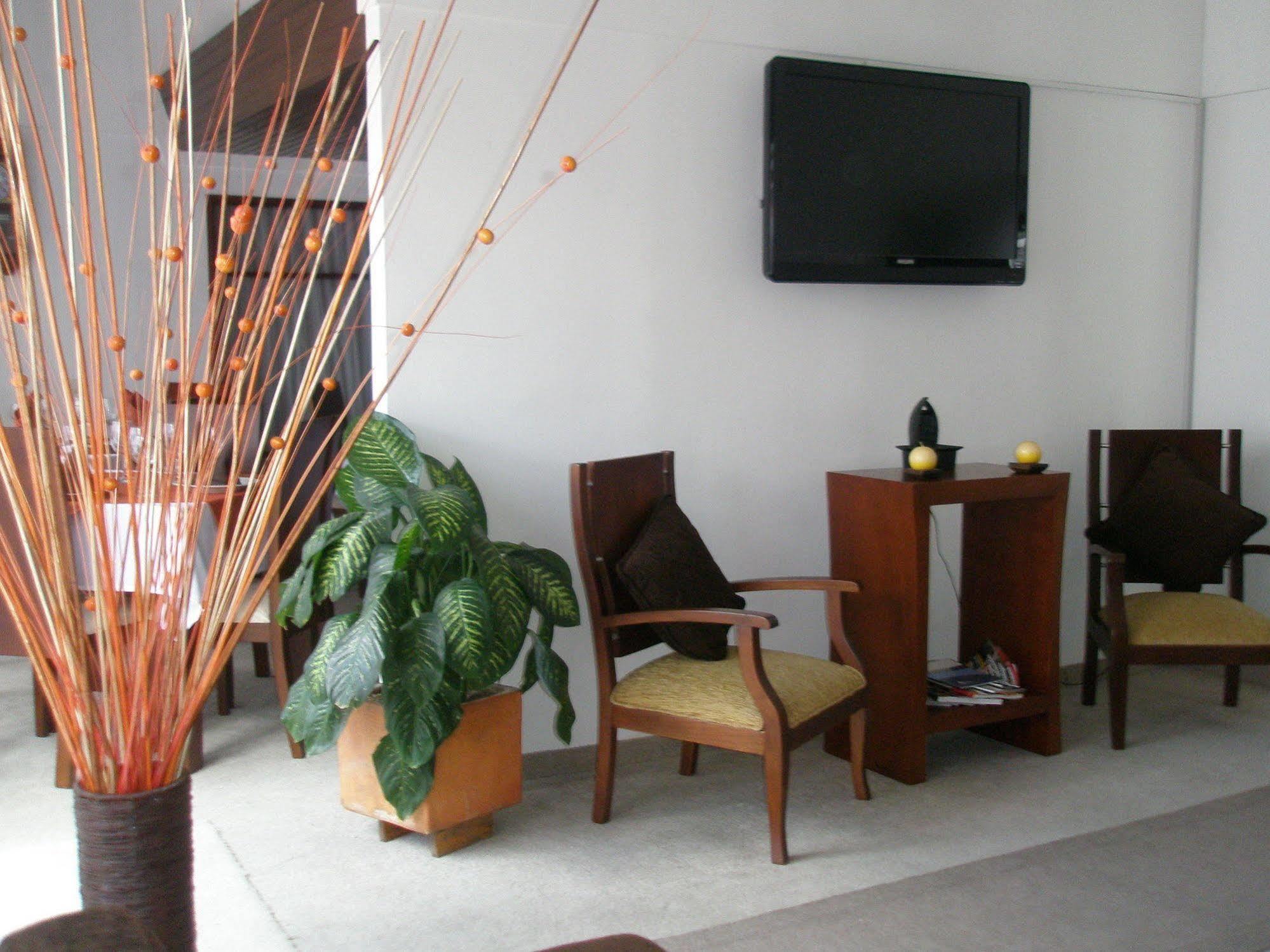 Balmoral Casa & 3*